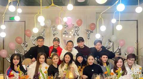 蒋丽莎|陈浩民夫妇为大女儿庆生，蒋丽莎穿着粉嫩似少女，布置却被嘲太寒酸