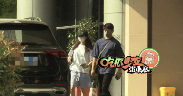 刘诗诗|吴奇隆一家三口逛超市，刘诗诗推着婴儿车，步步肉嘟嘟萌态十足