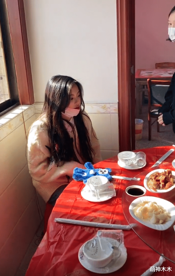 杨超越|明星返乡待遇各不同：杨超越刘嘉玲少人识，草根明星人气最旺