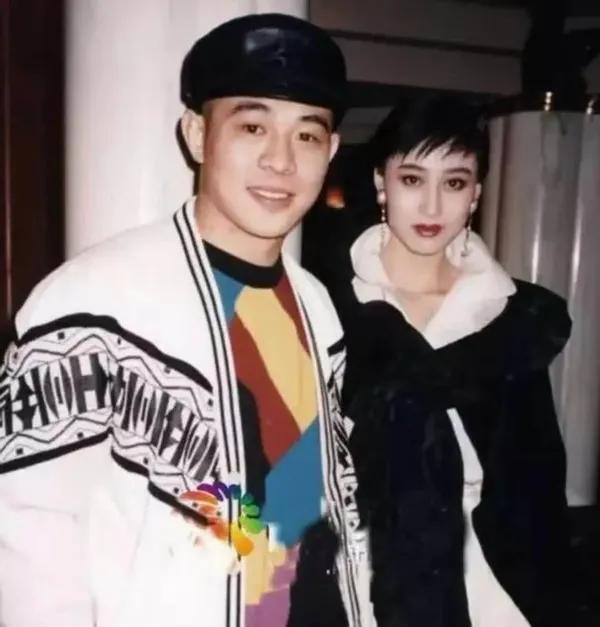 李连杰|57岁李连杰久违露面！疾病缠身身材发福走样，曾向妻子交代后事