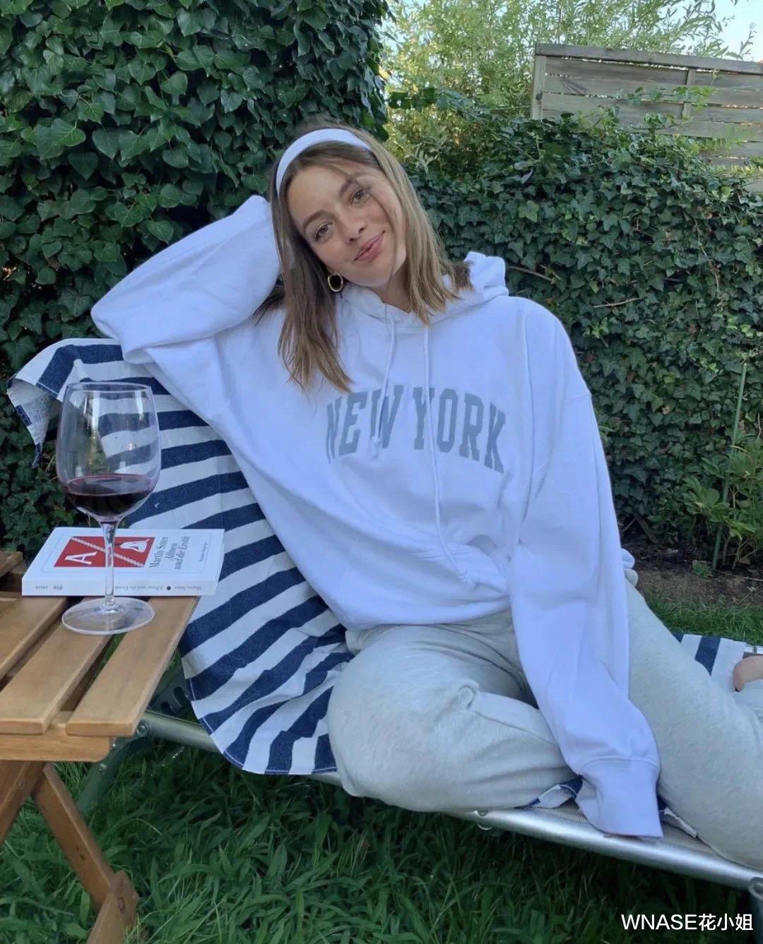 WNASE花小姐 巩俐最新穿搭火了!几身搭配显瘦显年轻,照着穿时髦极了