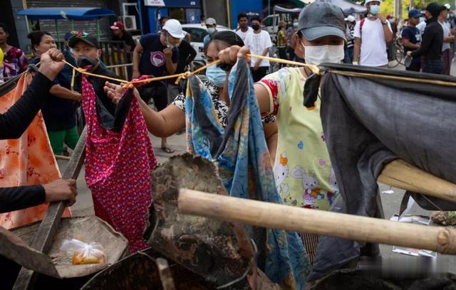 緬甸街頭懸掛著大量女性筒裙，有何寓意？-圖6