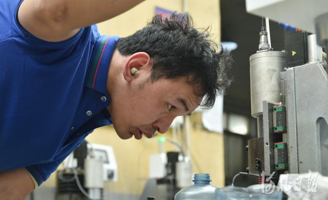 河北新闻网 全国助残日｜河北灵寿：“亮闪闪”的工作撑起希望