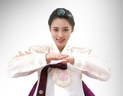 整容|《宝莲灯》三圣母大变样,近照脸歪鼻长,4年打400多针面目全非