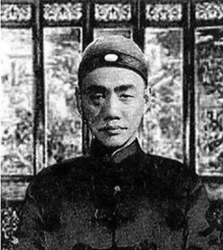 哈轩翡翠|价值千万的“中国古董珠宝之冠”，竟是出自溥仪之手。