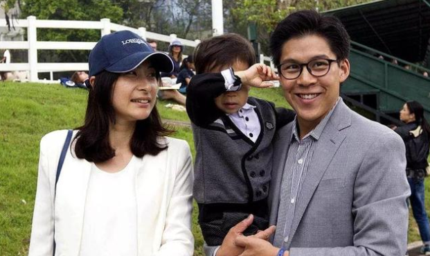 郭晶晶|郭晶晶参加家长会，“精致”打扮被网友怒赞：这才是真正的富养