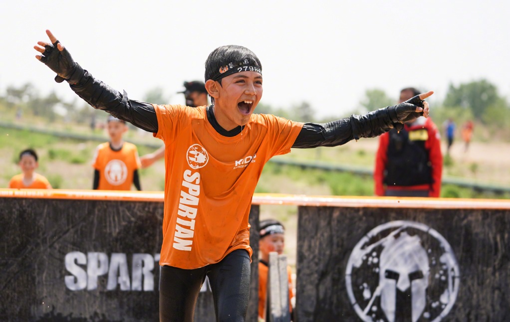 刘烨|刘烨带儿女参加勇士儿童赛，诺一霓娜不怕苦不怕累，表现惊艳让人刮目相看