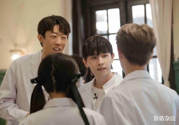 密室大逃脱|作为一档网络综艺,它凭什么一直那么火?连续三季位列热榜前三