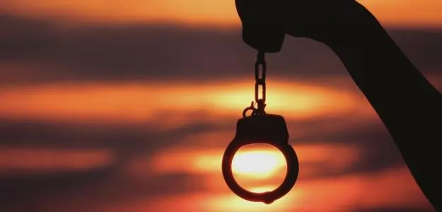 女孩遭遇亲生父亲奸淫,到案后讲述:“一个月要发生十多次关系”
