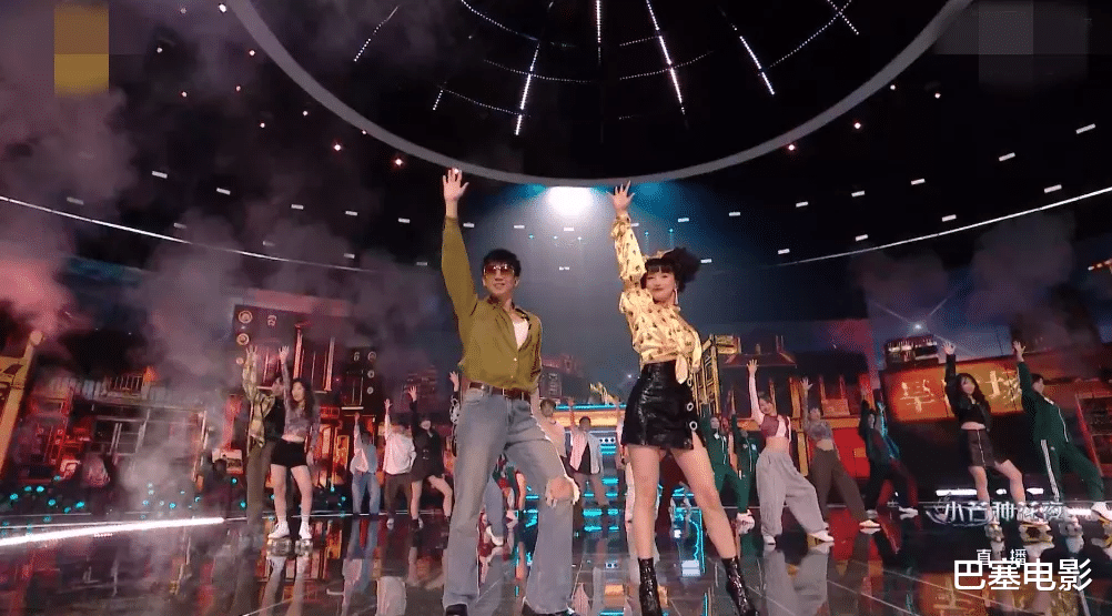 芒果台|芒果购物晚会一团糟，哥哥姐姐油腻大比拼，乱跳乱唱好尴尬