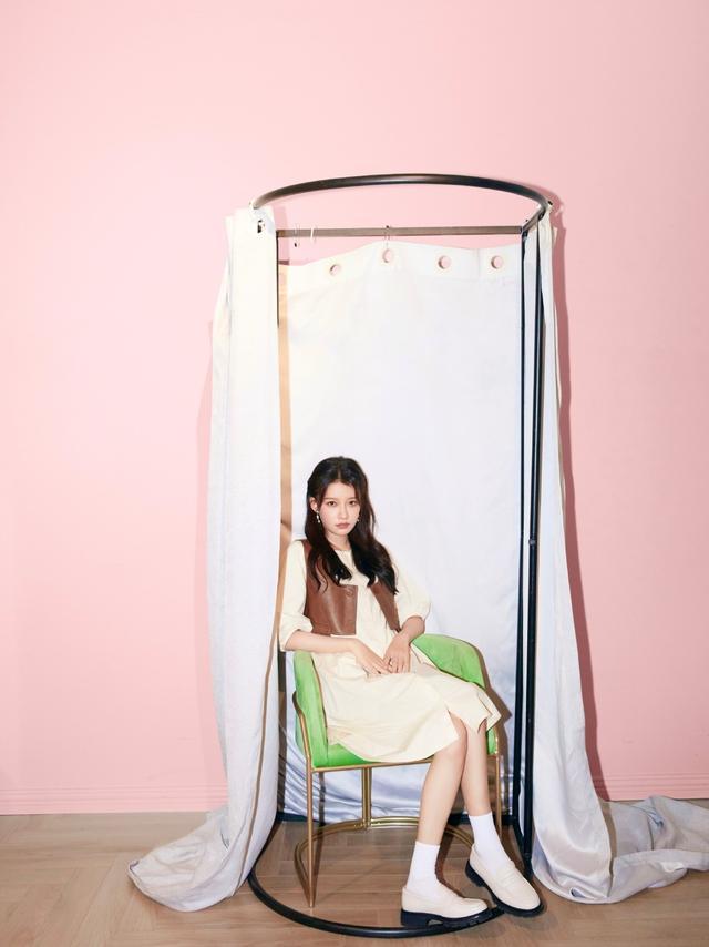 旗袍公馆 孙怡真是人生赢家，小白裙叠穿仍似女学生，辣妈穿搭的典范