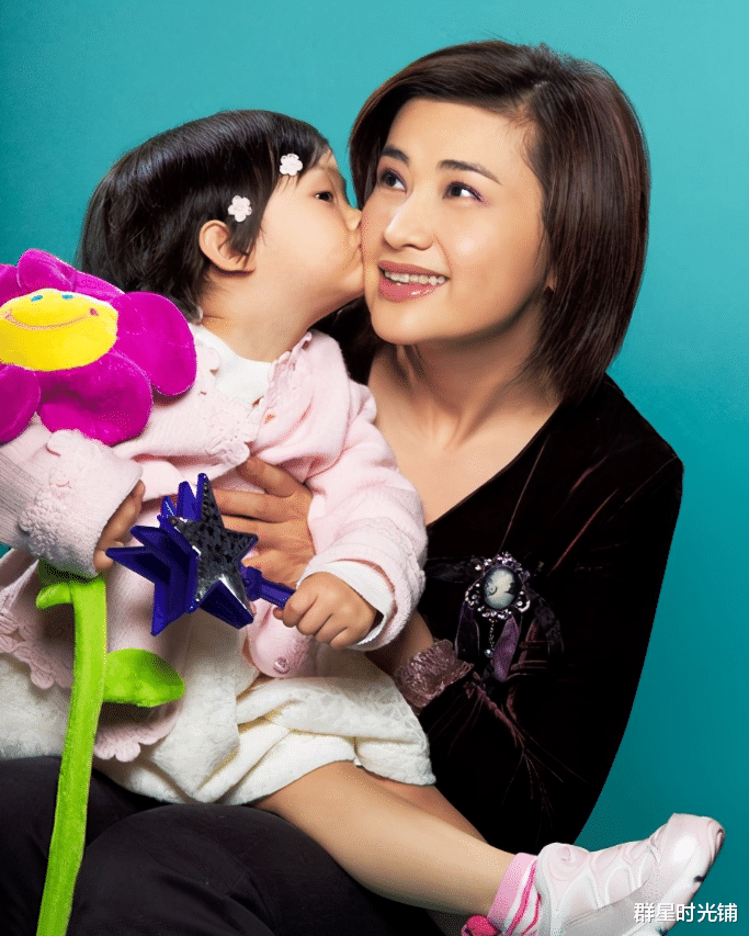 吴小莉|凤凰台吴小莉：嫁给大25岁丈夫，被求婚三次才答应，记挂浙江亲人