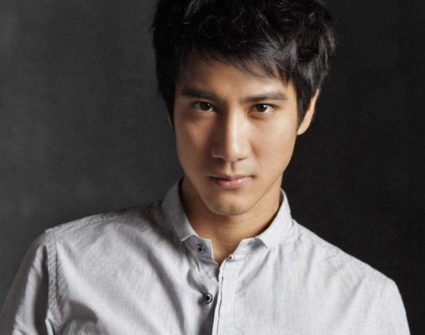 李靓蕾|?李靓蕾真正学历被扒，长相和实力媲美王力宏，铁腕母亲很强势