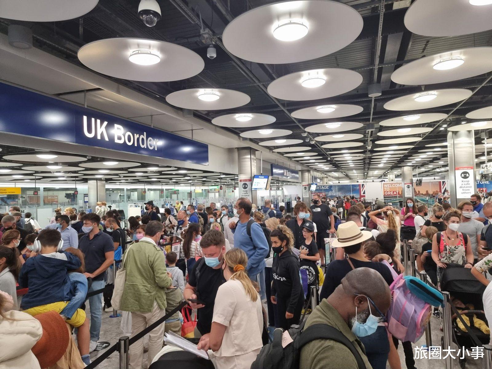 希思罗机场 伦敦入境大排长龙！几千名乘客在机场的地下隧道等待数小时！