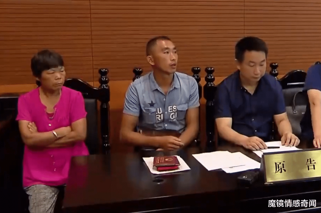 魔镜情感奇闻|38岁妻子遇到车祸，40岁男子发现她的真实身份：她有两个家