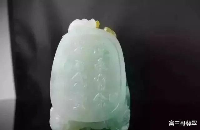 翡翠|玉赏 | 俏色巧雕，让翡翠焕然一新的神奇技法