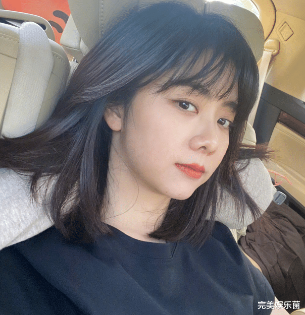 谭松韵|谭松韵被嘲换头大师，穿私服素颜撞脸baby，网友：返厂重修了？