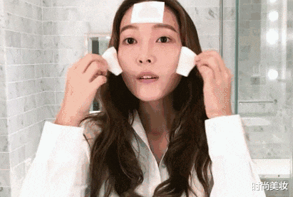 时尚美妆|为何明星上妆从不卡粉？看完化妆师的手法后，选对工具很重要