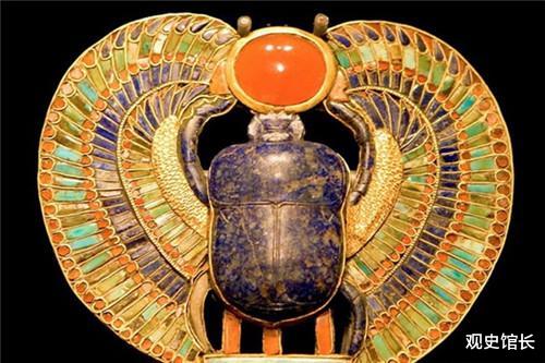 |图坦卡蒙墓出土2件奢华配饰，远超华夏文明，专家称不是地球之物