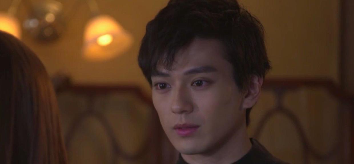 新田真剑佑|太狗血！日本顶流小鲜肉恋上大7岁人妻，还为她和好友反目？