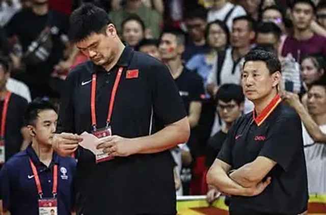 |中国篮协领导姚明、宫鲁鸣皆亿万富翁：一个月薪2万，一个月薪七千