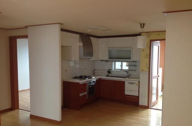 96㎡硬装看着没什么，软装一搭配就有了家的感觉，是年轻人的审美