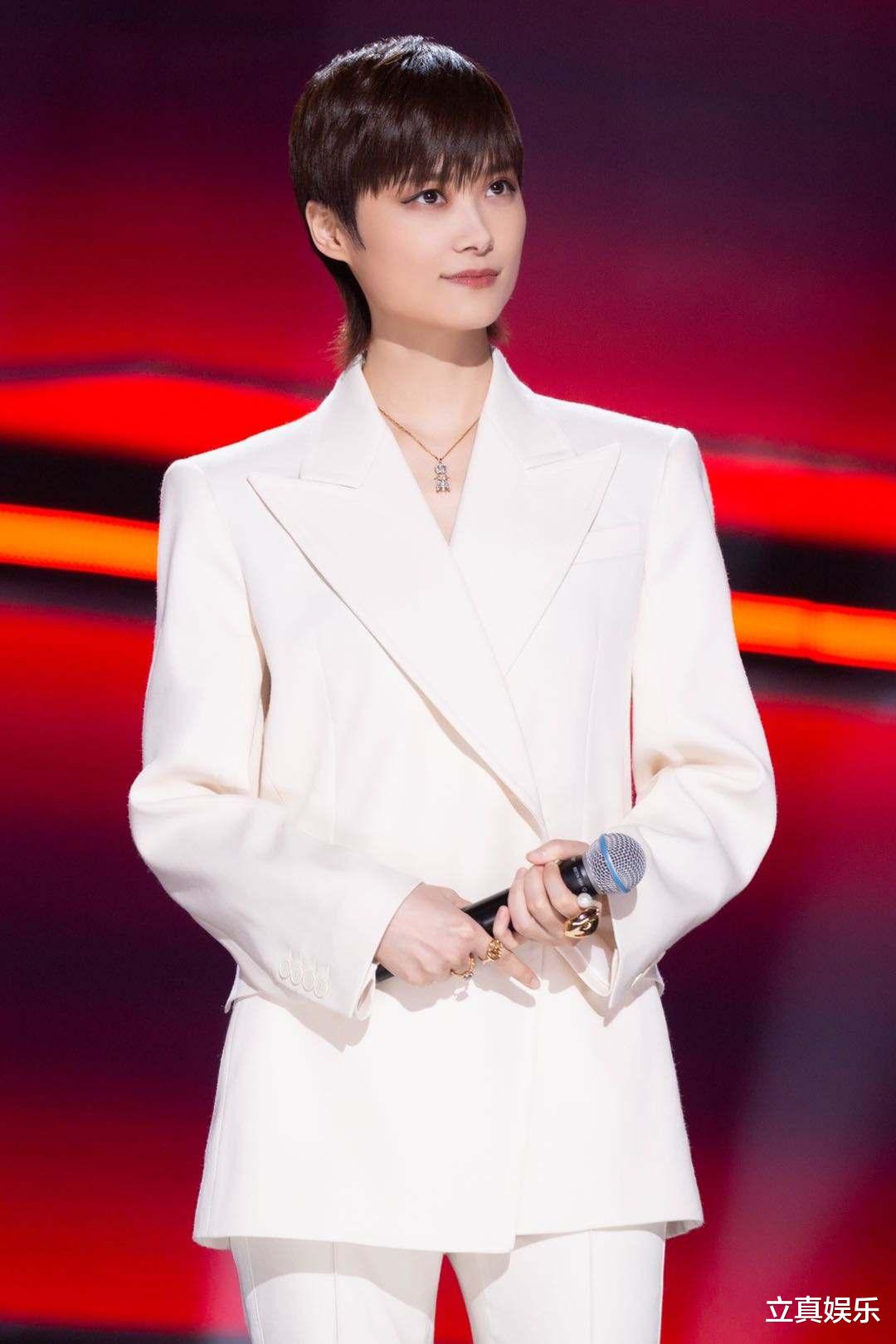 余占鳌|李宇春新歌荣登央视后备受好评 出道多年一直星途坦荡