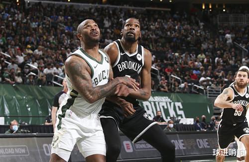 凯里·欧文|雄鹿扳平比分!字母哥垫脚惹争议,欧文伤情出炉,老詹公开爆粗口