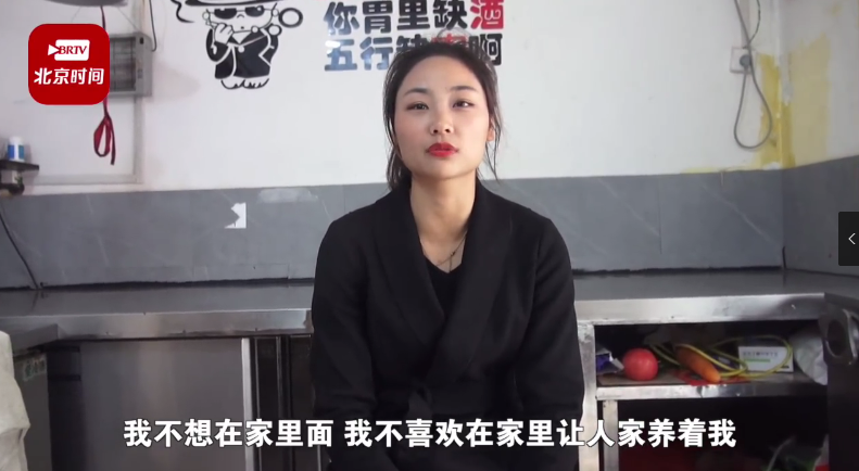 26岁三孩妈妈摆摊卖猪肉,因样貌出众走红