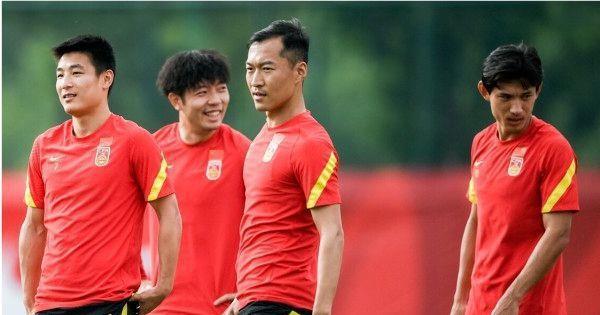 埃尔克森|名记称艾克森不配进国家队，前国足队长：我现在上场都能进球