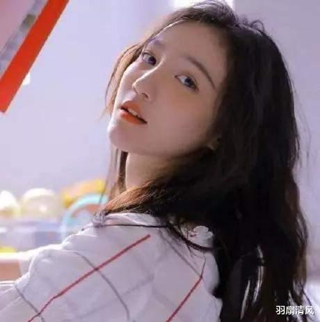 羽扇清风 男生月薪低于5万是残疾？“鸡腿女孩”的自信从何而来？