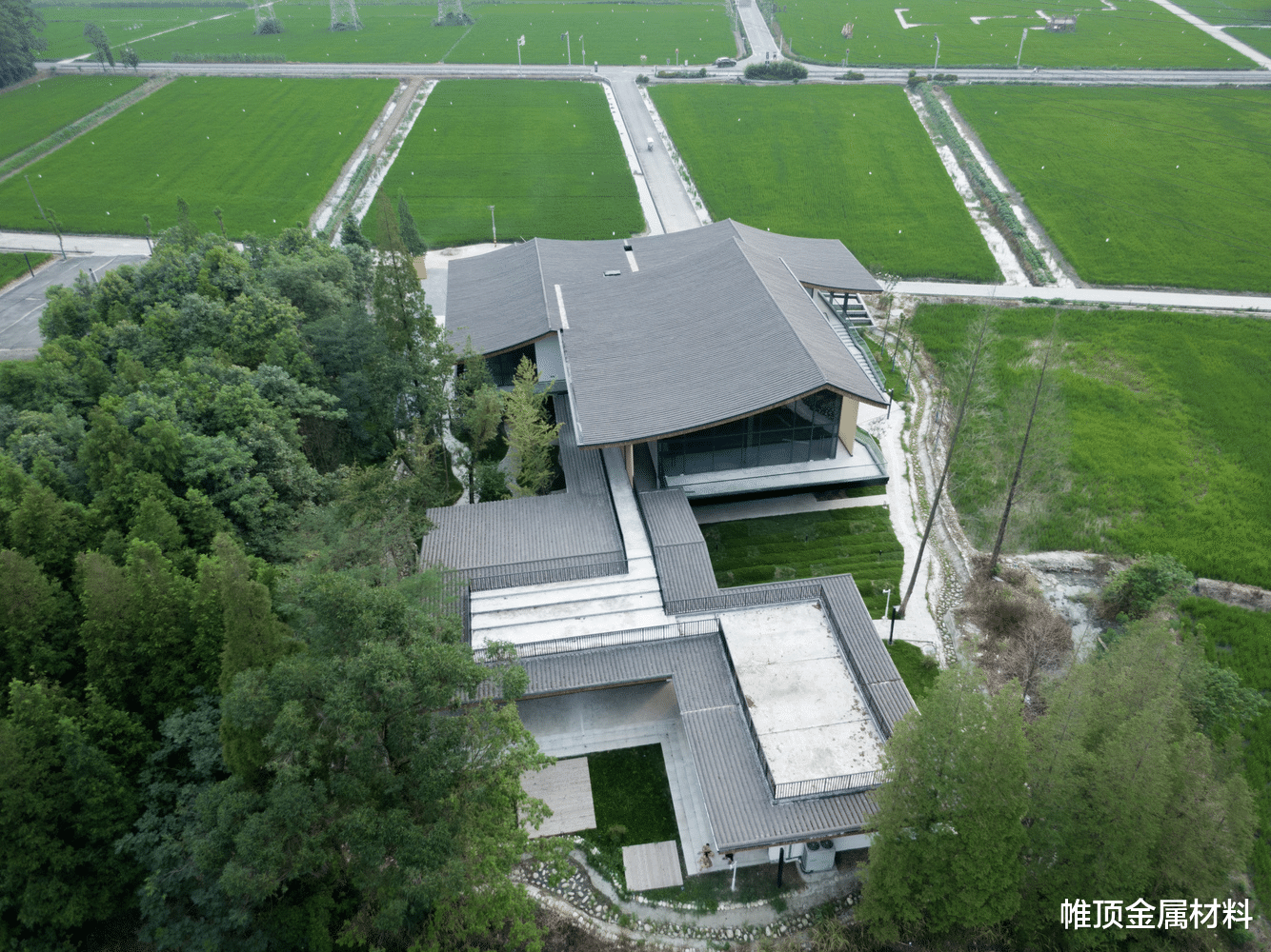 工业厂房铝镁锰金属屋面如何施工看这里