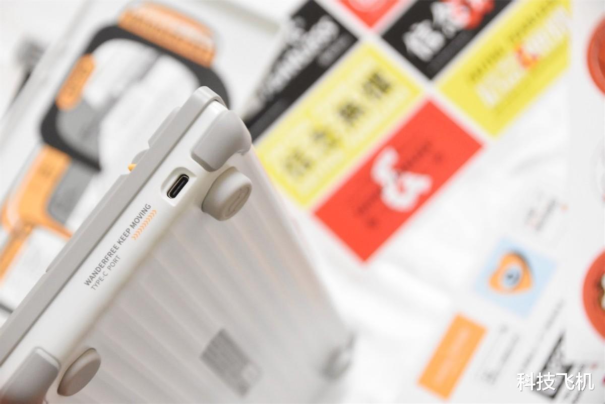 机械键盘|两平方米的快乐，打造特色的办公桌面，Lofree洛斐小浪键盘评测