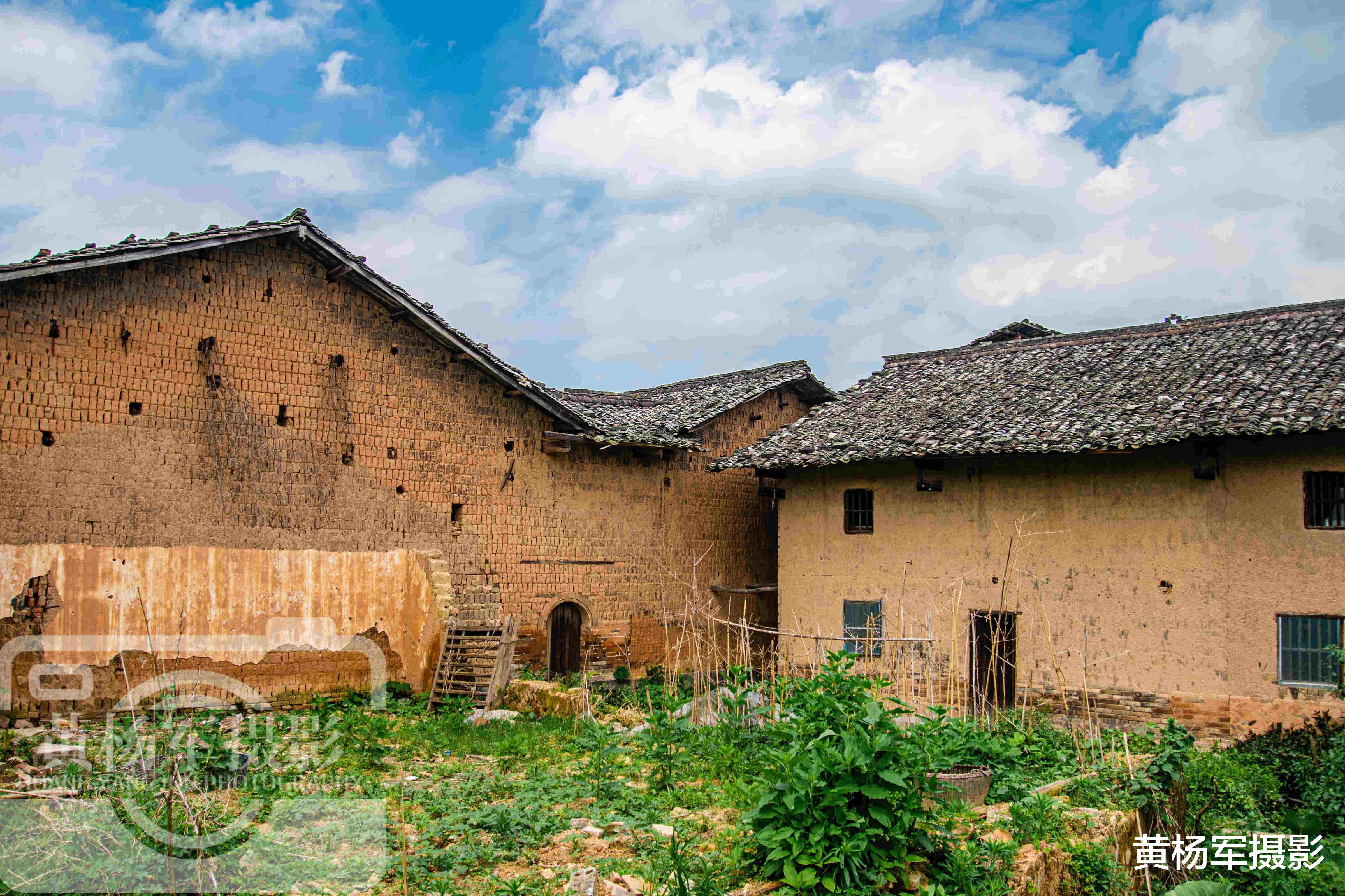 |江西存在感最低的山区县，常住人口仅169503人，乡村老屋格外熟悉