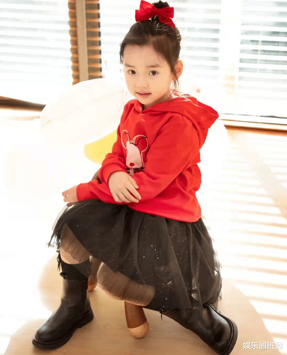 宋亚轩|董璇晒5岁女儿近照，小酒窝软萌娇俏身高瞩目，神秘身份被公开