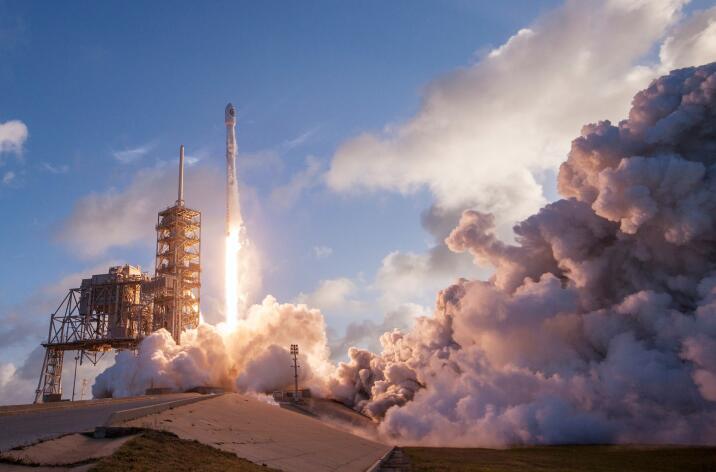 太阳系 地球速度达30千米/秒，比第3宇宙速度快很多，为何没飞出太阳系？