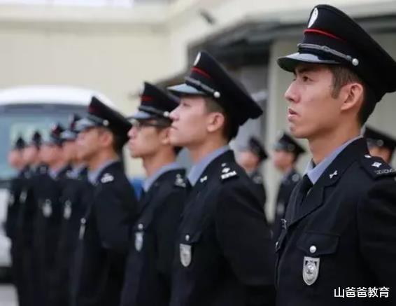 语言暴力|老牌“铁饭碗”年薪可达18万，工作却不能玩手机，你愿意去吗