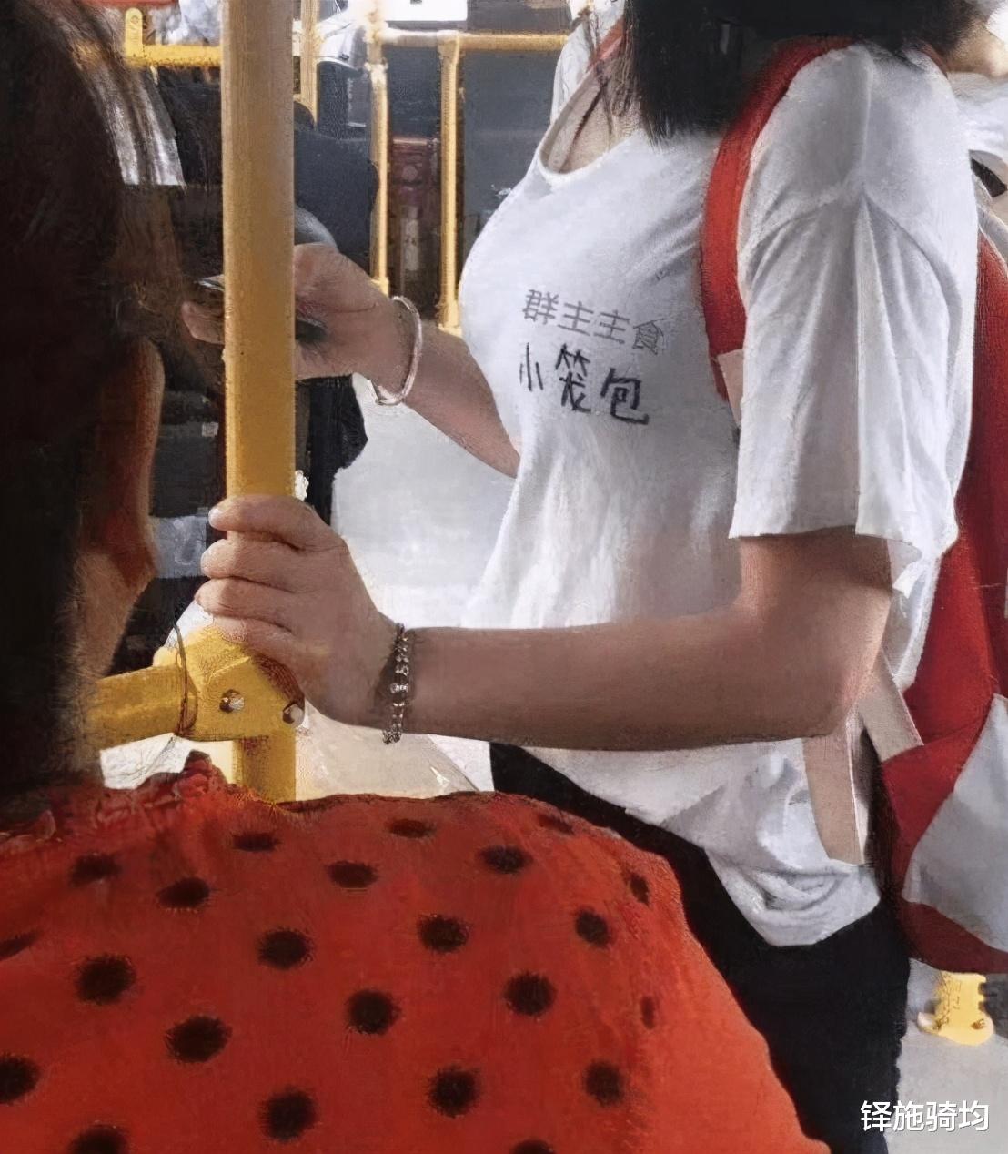 铎施骑均 饭店门口摆放1亿现金，发现合成肉就奖励10万，只有我感觉不对劲吗？