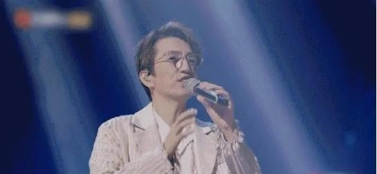 杨钰莹|《哥哥》四公淘汰赛制再变，有4人离开，陈小春和张晋各救一人