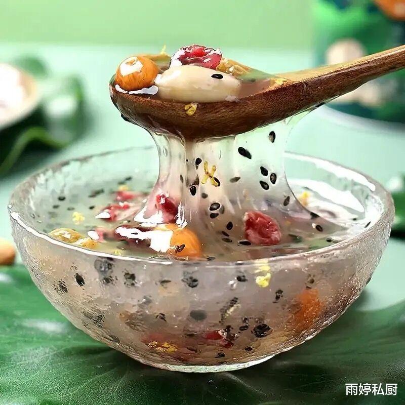 更年期|女人年过40岁，无论贫富，建议常吃5种食物，面似桃花显年轻