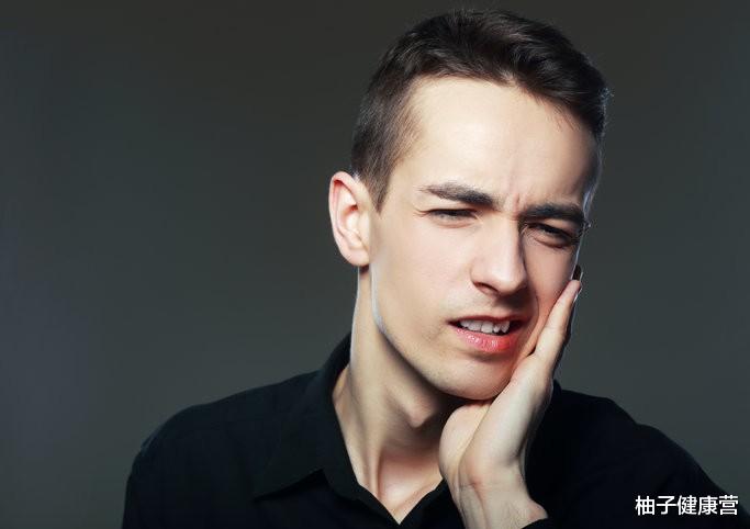 柚子健康营|男子牙疼半个月，突发身亡，经诊断：急性心梗，冠状动脉大堵塞