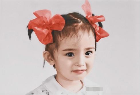 刘亦菲|10年前刘亦菲给打伞的小演员，如今跟她平起平坐，成为一线女星