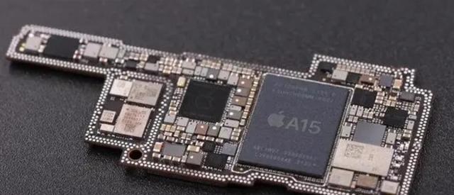 肖翻天和同学们 iPhone13传来新消息，苹果库克无奈做出决定