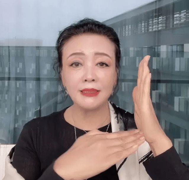 大S|张兰首曝大s离婚原因，为护儿子情绪失控，汪小菲有苦难言？