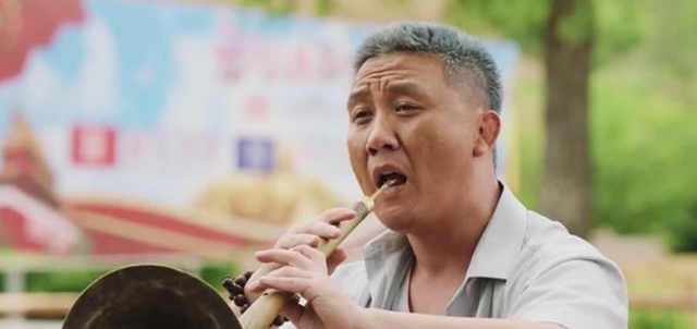 杨树林|赵本山徒弟胖丫刑满释放？杨树林带女儿苦等爱妻，终盼到一家团聚