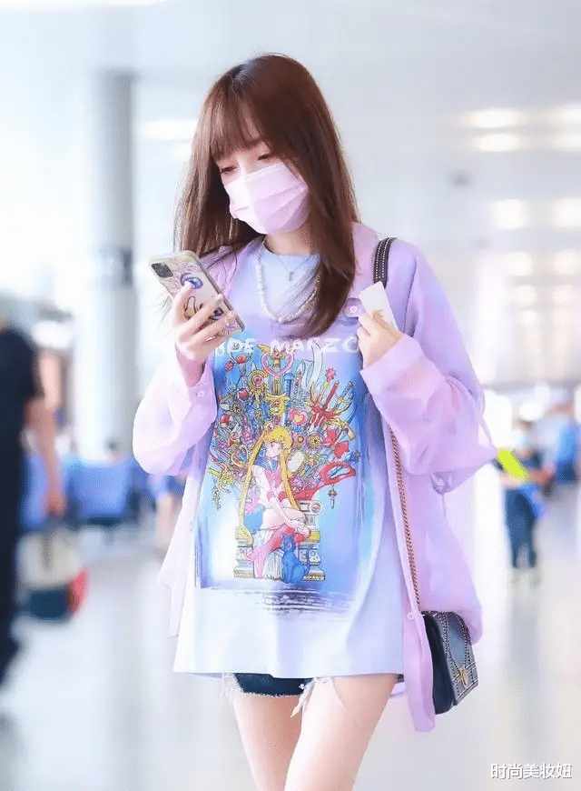 奚梦瑶|李小璐换发型翻车了，一身黑色搭配显老10岁，“豆腐腿”抢镜了