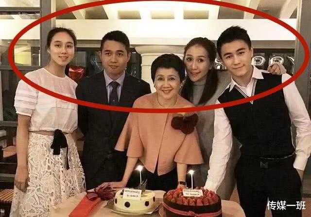 何超欣|赌王小女儿何超欣闺蜜，一个是二公主姚安娜，一个是富二代袁九儿