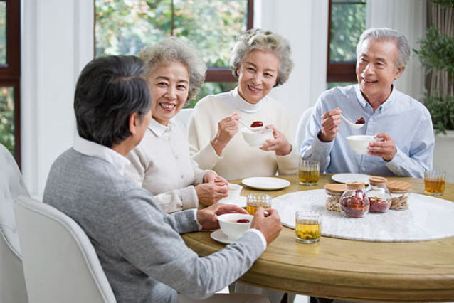 上医聊健康 人至中年，不想大病找上门，牢记“饭前饭后”做好4点，或能长寿