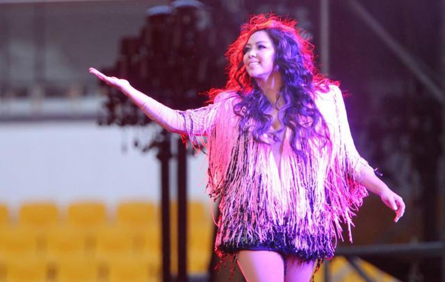 张惠妹|47岁的张惠妹瘦成“闪电”，减重60斤成“V脸”，直言运动是关键