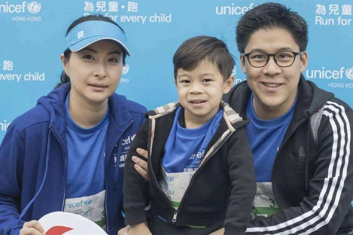 郭晶晶|霍家“豪门晚餐”曝光，一家人围坐吃火锅，郭晶晶手腕成亮点